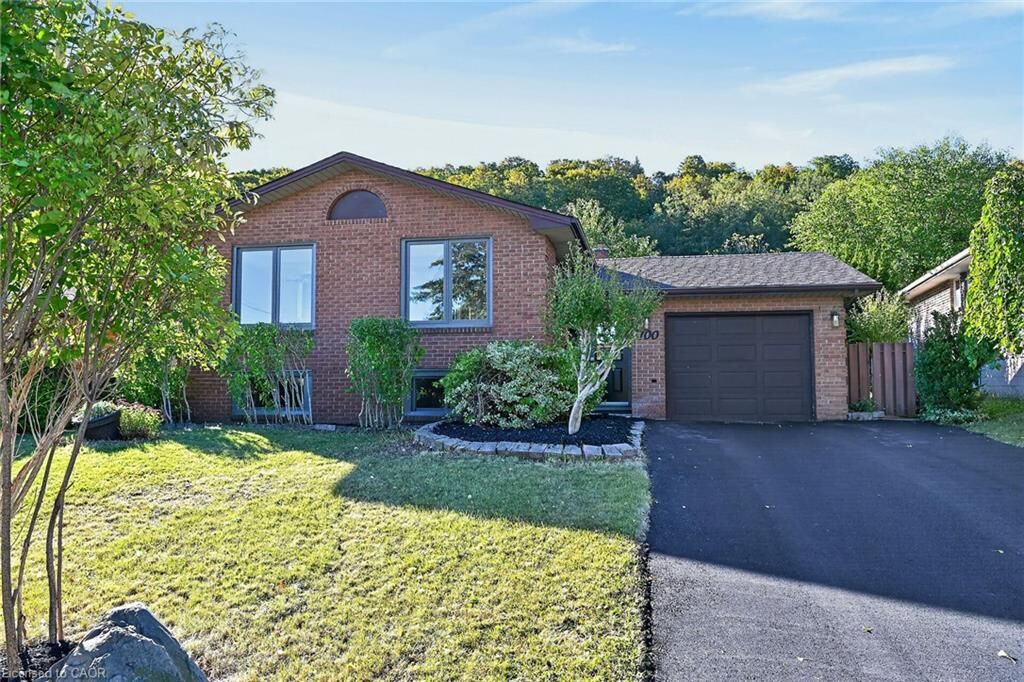 Property Photo:  100 Marcella Crescent  ON L8K 6G1 