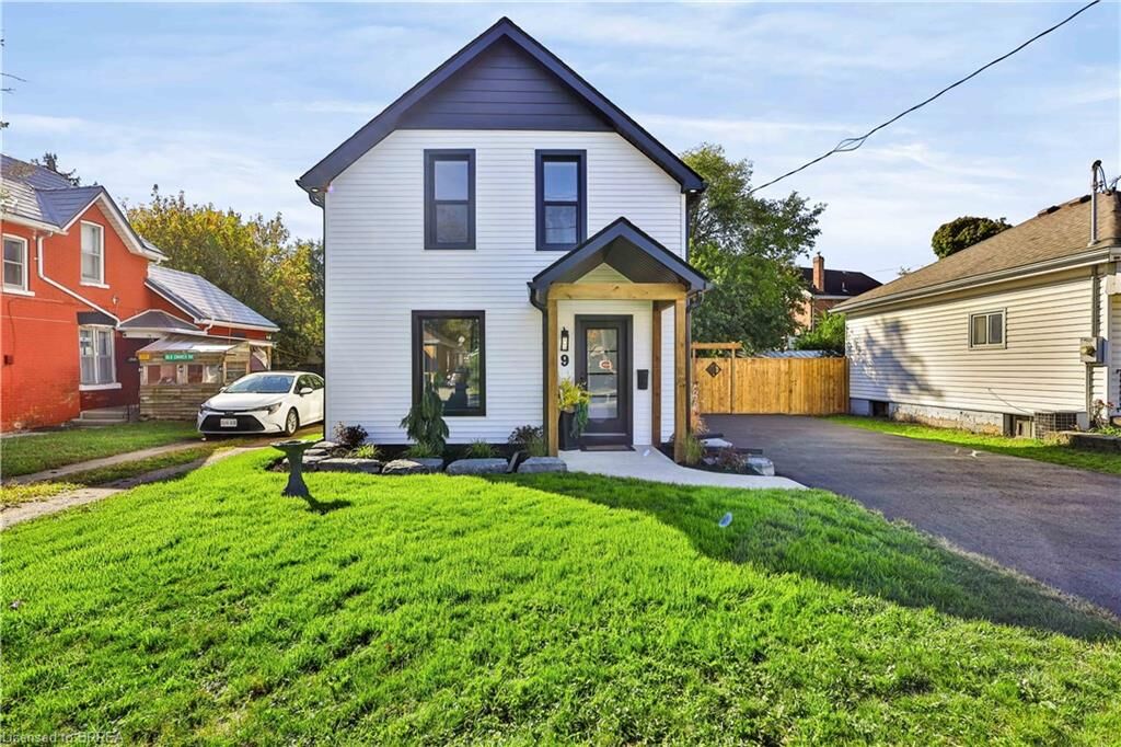 Property Photo: 9 Walter Street ON N3S 1N4