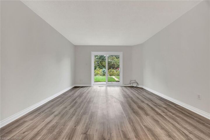 Property Photo:  655 Albert Street C  ON N2L 3V5 