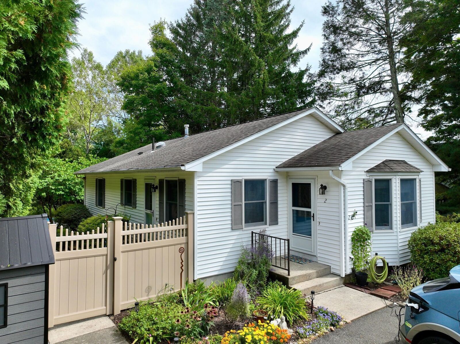 Property Photo:  2 Grandview Ln  MA 01027 
