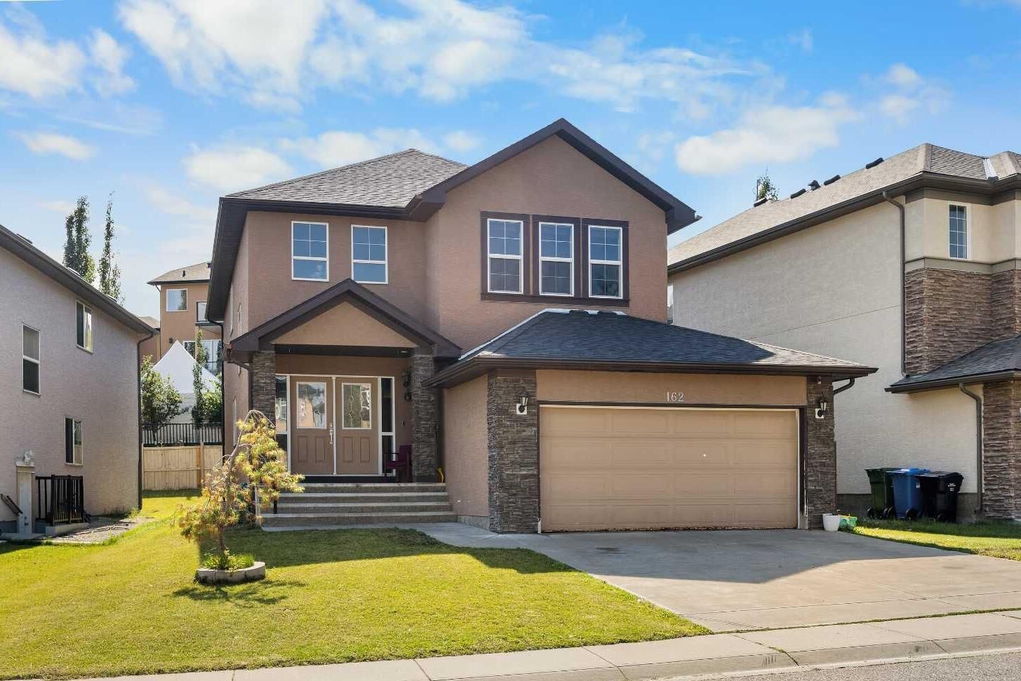 Property Photo:  162 Sherwood Hill NW  AB T3R 1P7 