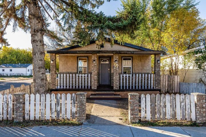 Property Photo:  777 7 Street SE  AB T1A 1K1 