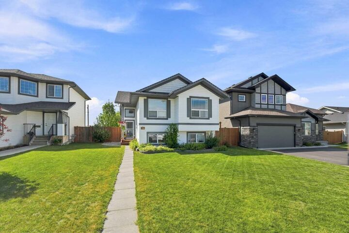 Property Photo:  186 Robinson Avenue  AB T0M 1R0 