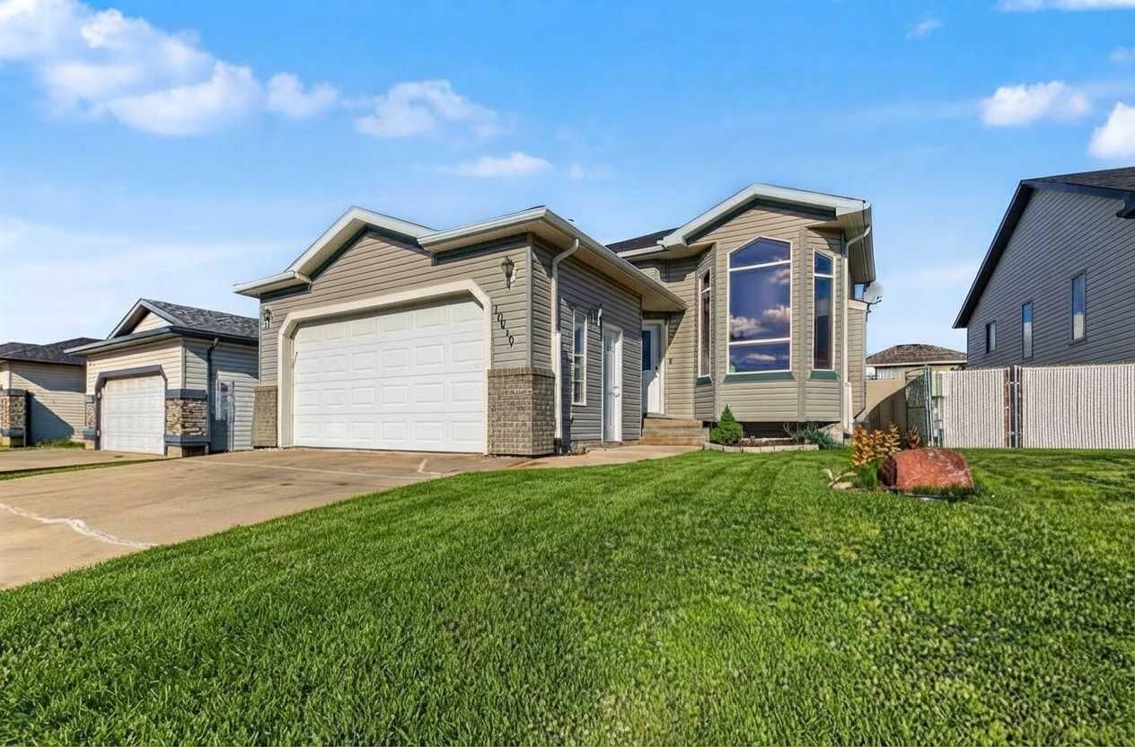 Property Photo:  10646 Royal Oaks Drive E  AB T8V 8G3 