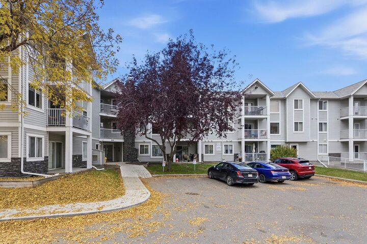 Property Photo:  1112 Valleyview Park SE 112  AB T2B 3R6 