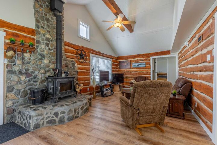 Property Photo:  228 E 200 S  AB T0K 2S0 