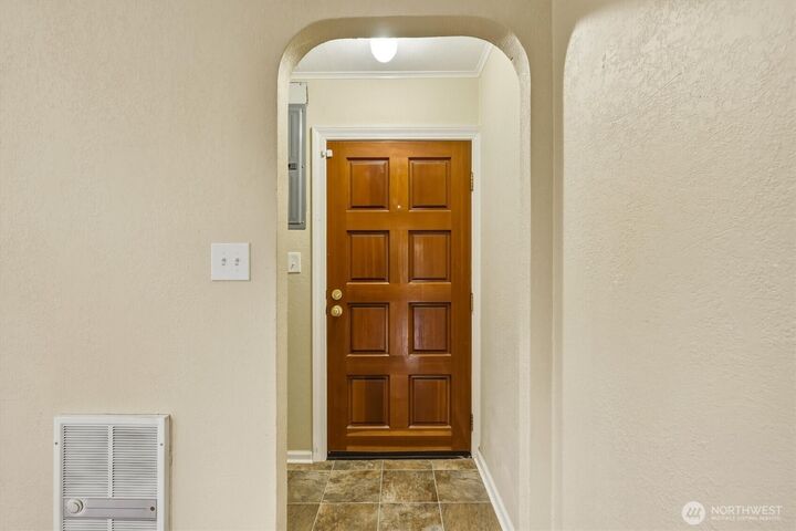 Property Photo:  1002  N 10th Avenue  WA 98626 