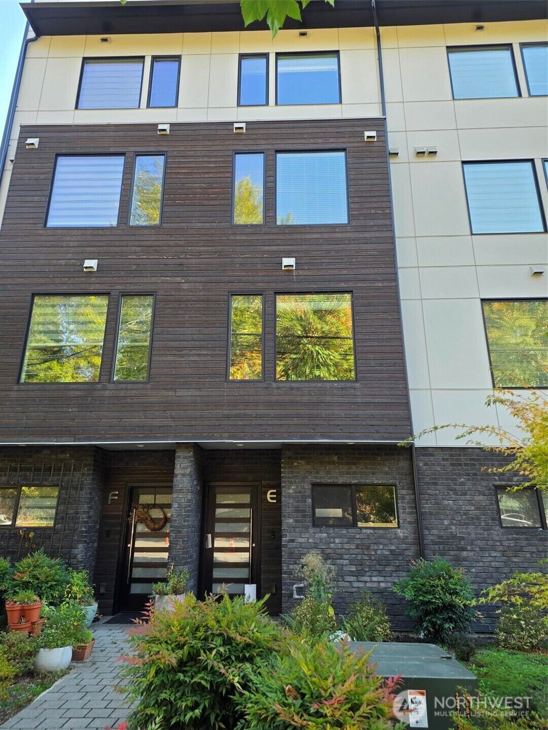 Property Photo: 17338 Bothell Way NE WA 98011