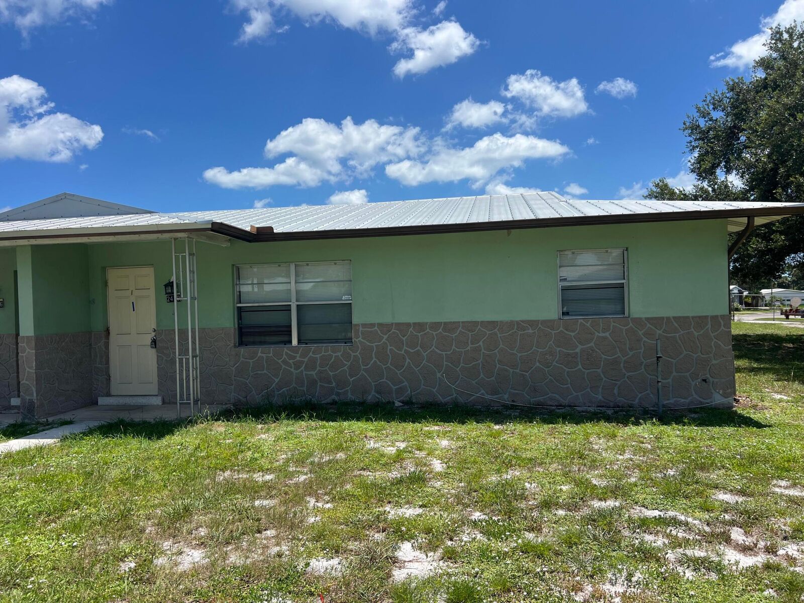 Property Photo:  2420 Seneca Avenue  FL 34946 