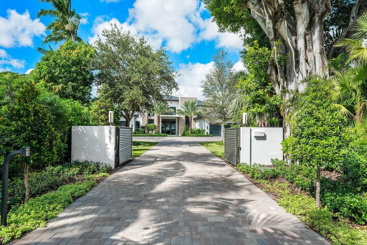 Property Photo: 2961 NE 27th Avenue FL 33064