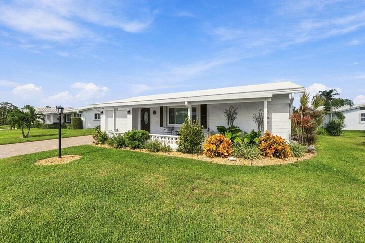 Property Photo: 1707 SW 18th Street FL 33426