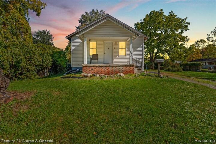 Property Photo:  359 Arcola Street  MI 48141 