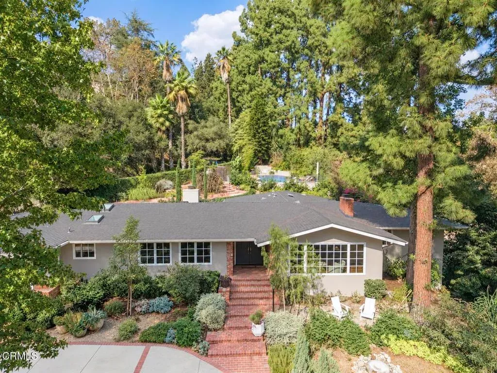 Property Photo:  250 N San Rafael Avenue  CA 91105 