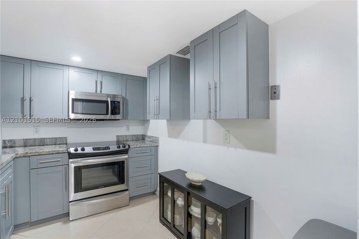 Property Photo: 3900 N Hills Dr 307 FL 33021