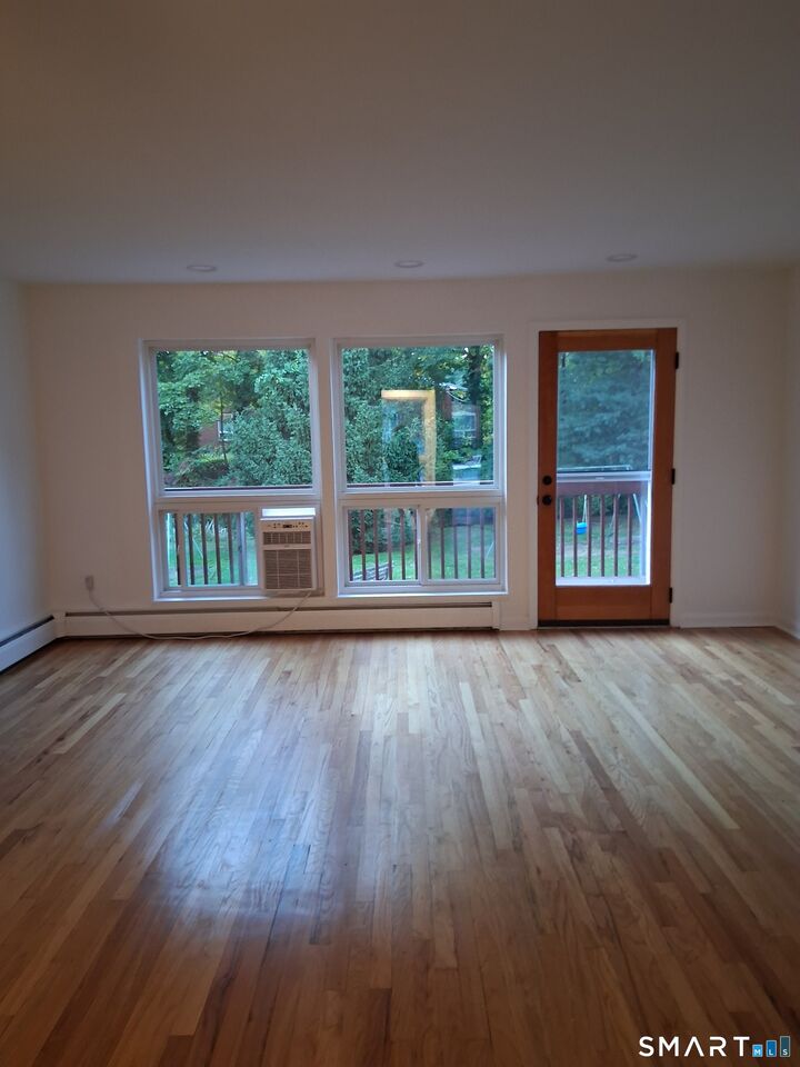 Property Photo:  81 Worth Avenue  CT 06518 