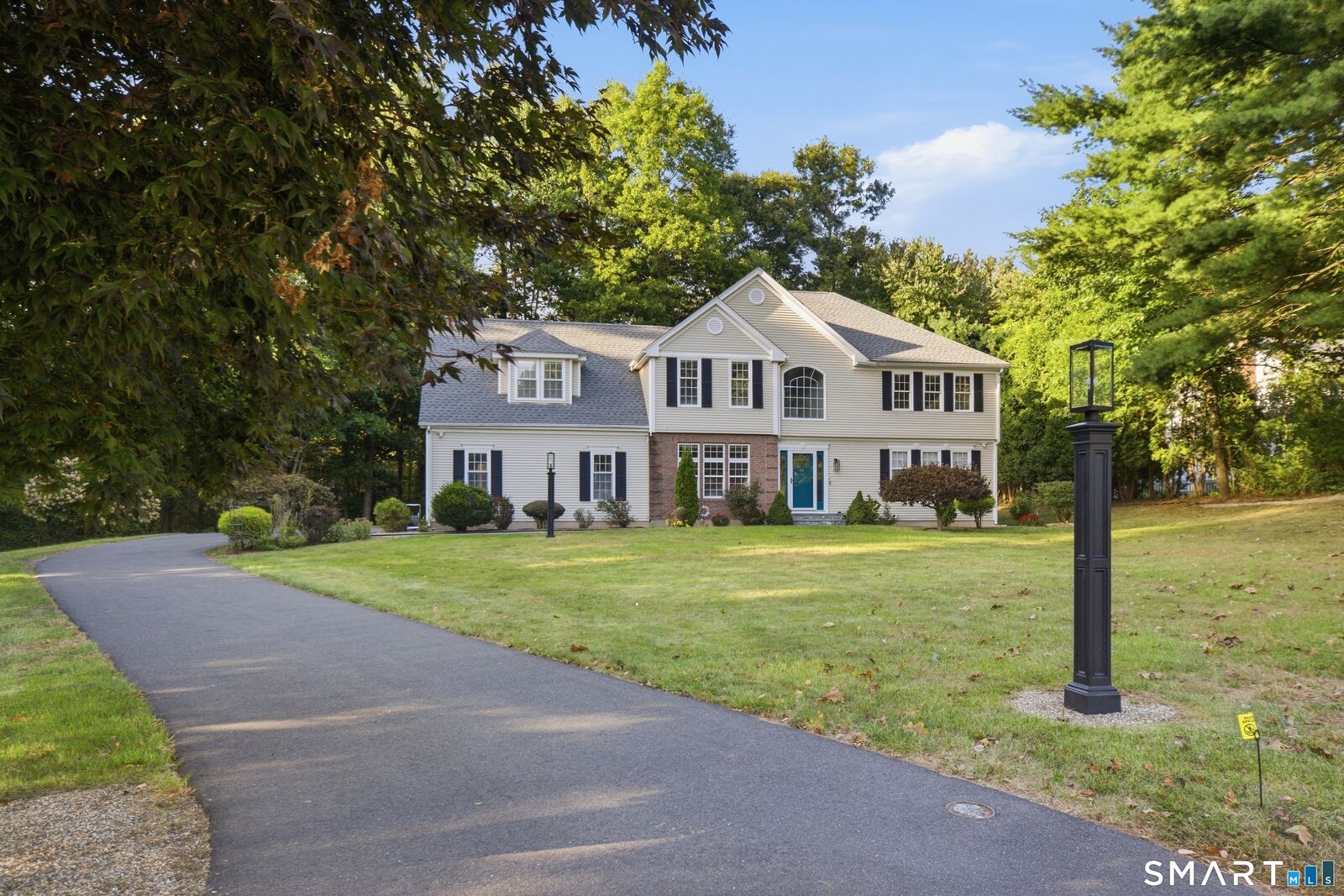Property Photo:  43 Warner Court  CT 06033 