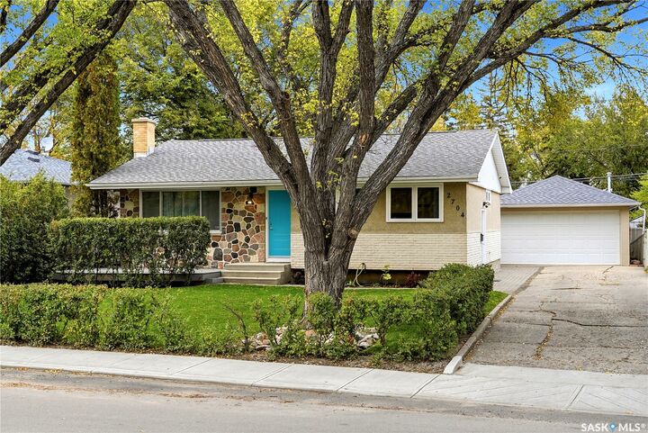 Property Photo:  2704 5th Avenue N  SK S4R 0S7 