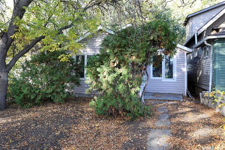 Property Photo: 952 Robinson Street SK S4T 2M5