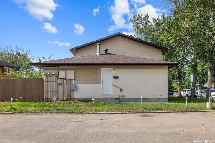 Property Photo:  1342 Brown Street  SK S4N 5M3 