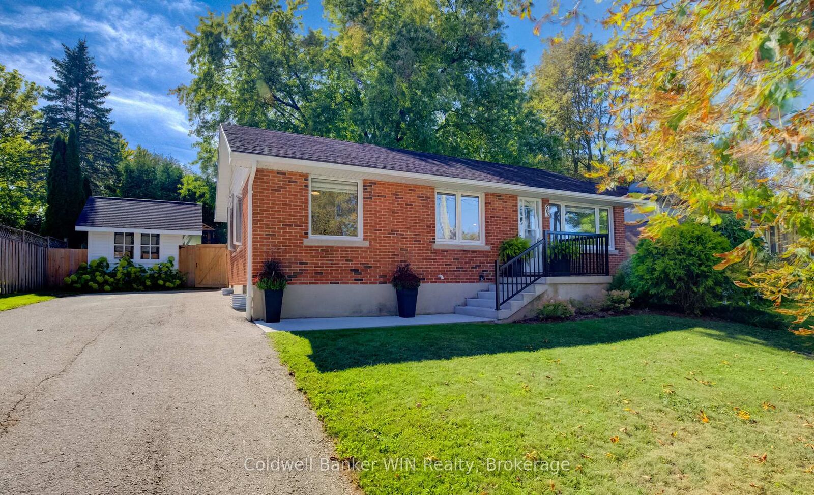 Property Photo:  560 Waterloo Street  ON N0G 2L3 