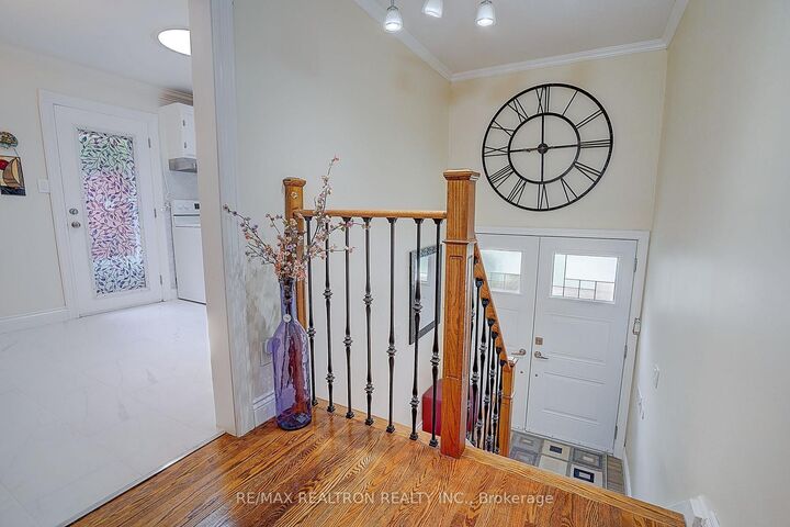 Property Photo:  583 Pinewood Street  ON L1G 2S2 