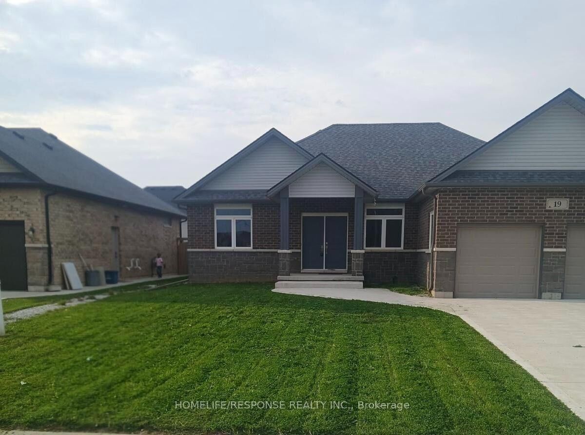Property Photo:  19 Tracy Drive  ON N7M 0S8 