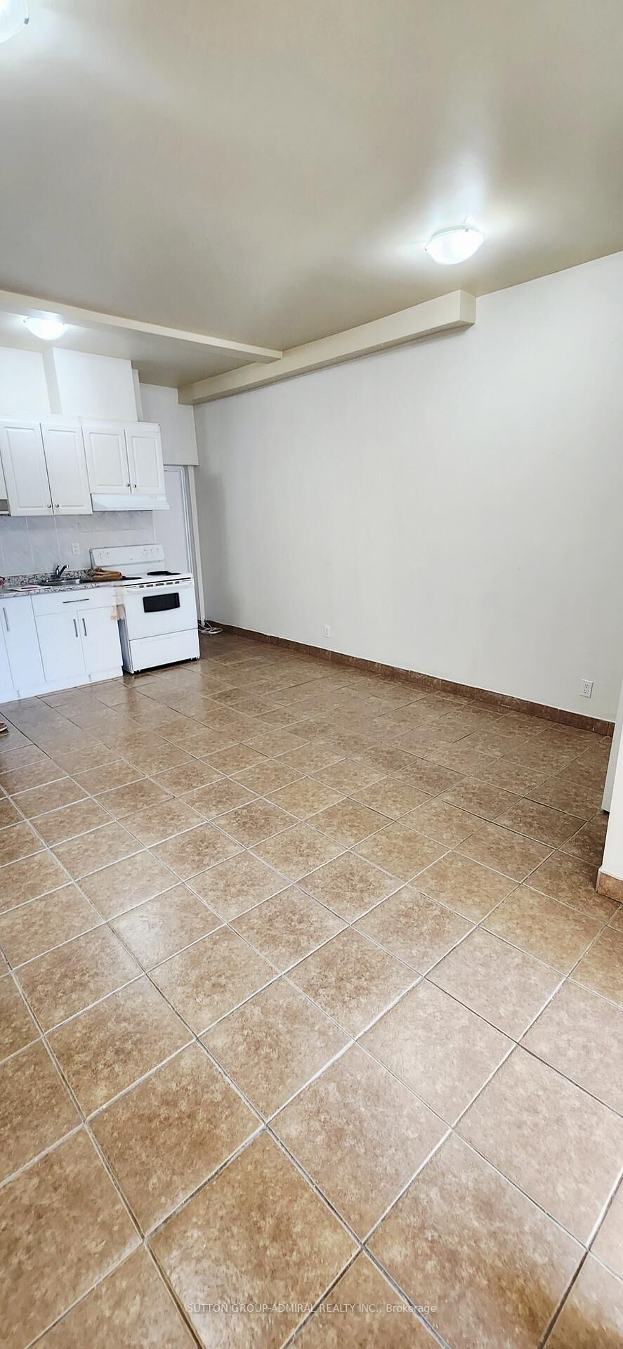 Property Photo:  1040A St Clair Avenue Upper 1  ON M6E 1A5 