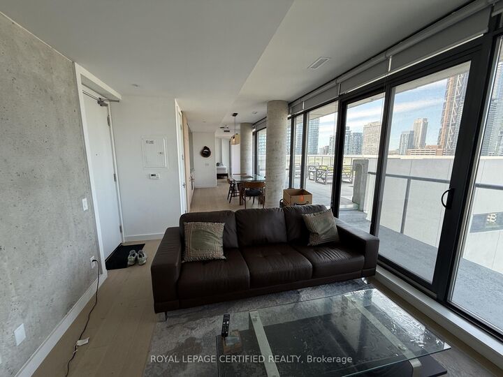 Property Photo:  81 Wellesley Street E 2305  ON M4Y 0C5 