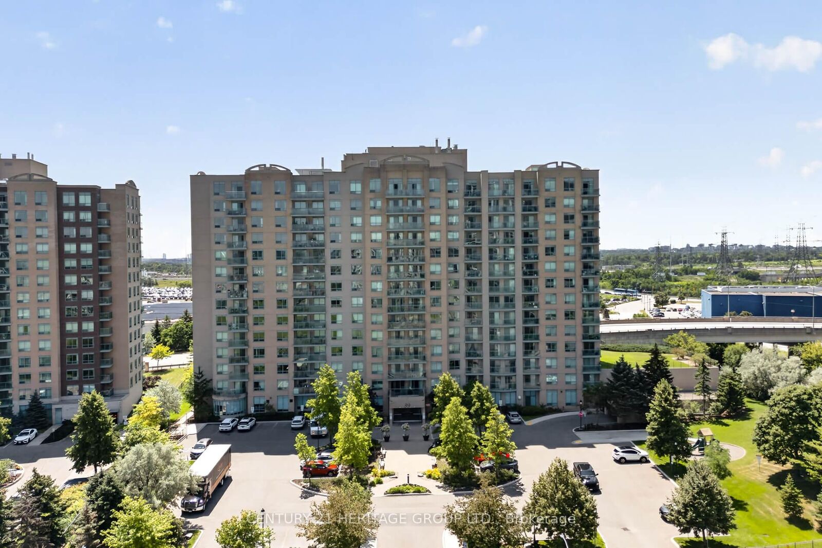 Property Photo:  39 Oneida Crescent 1017  ON L4B 4T9 