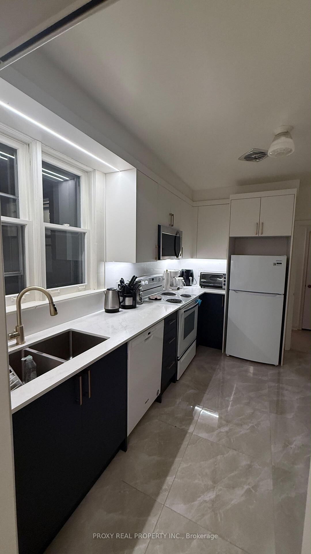 Property Photo:  211 Newton Drive  ON M2M 2P2 