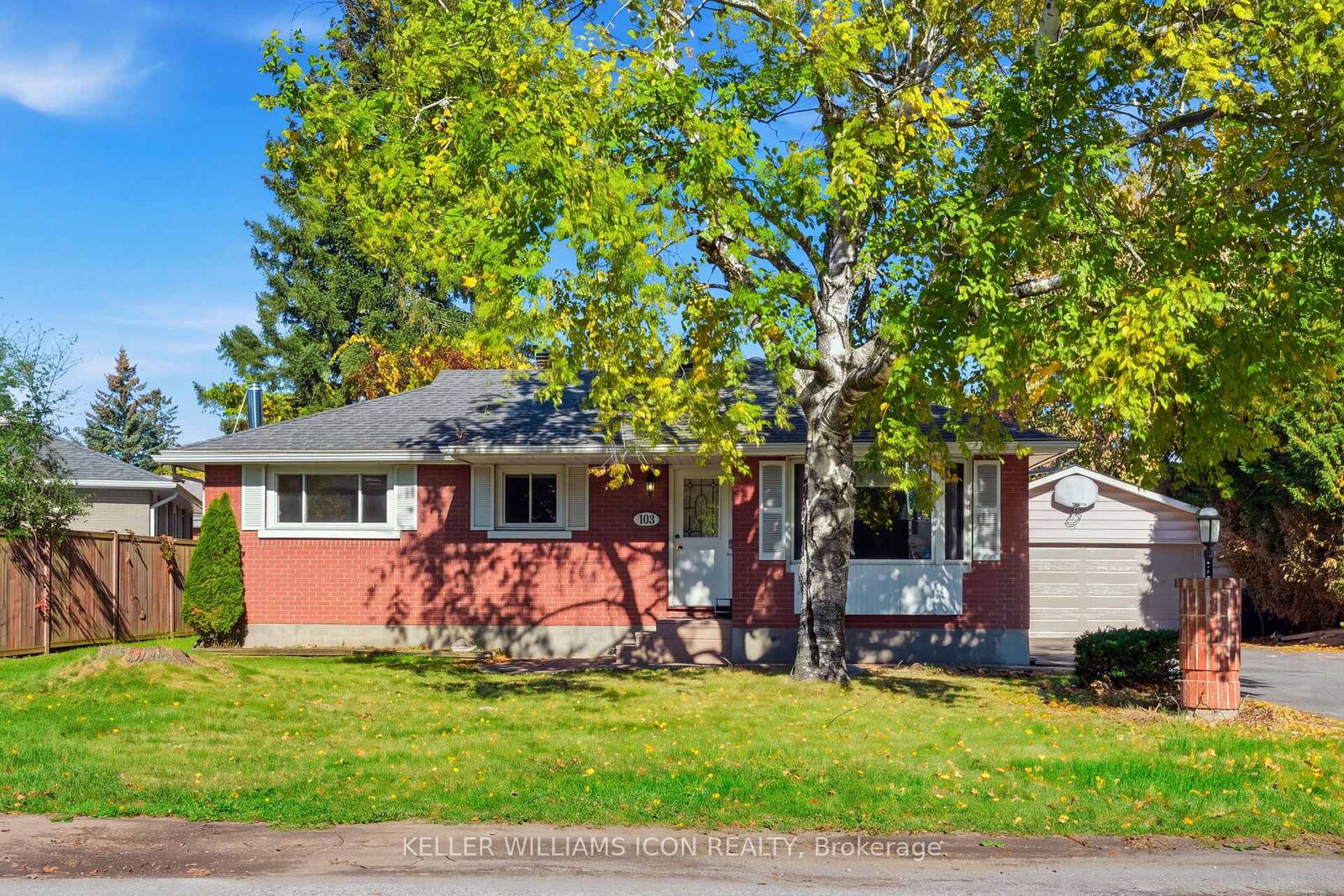 Property Photo:  103 Harris Place  ON K2G 2P7 