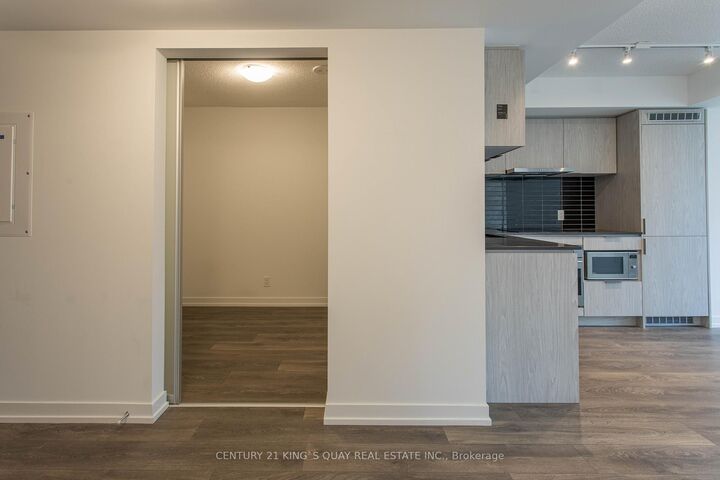 Property Photo: 60 Shuter Street 2005 ON M5B 0B7