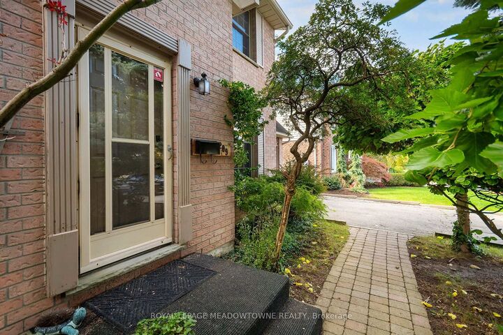 Property Photo:  209 Elmira Road S  ON N1K 1R2 