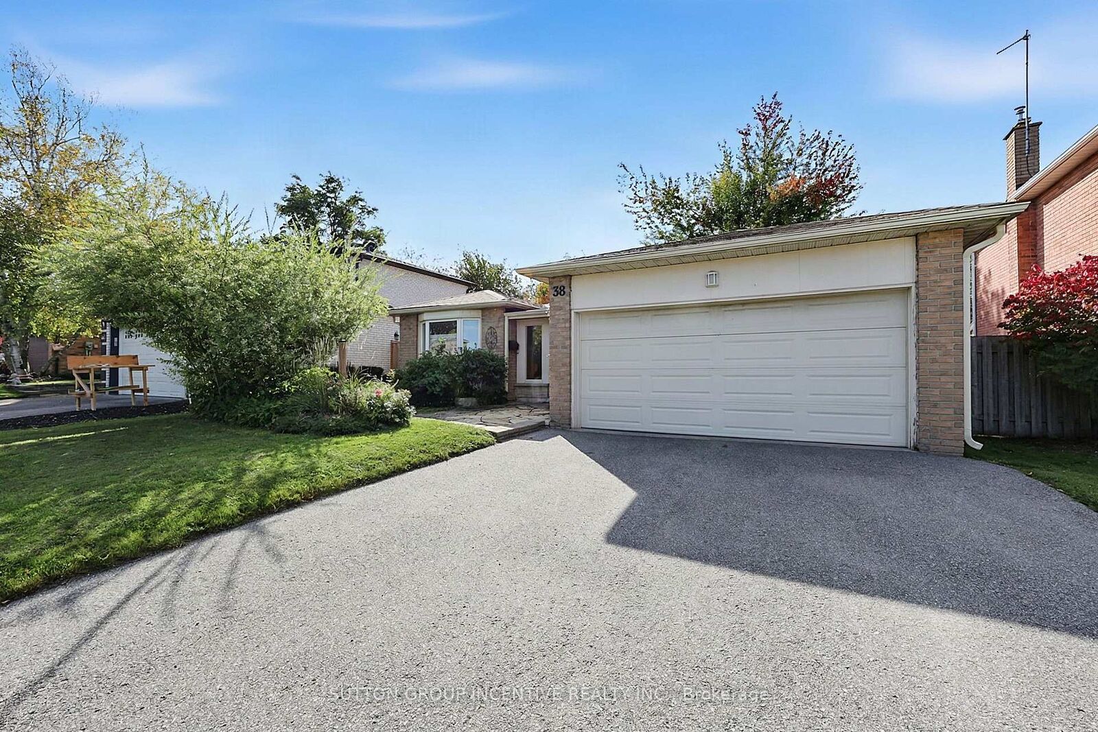 Property Photo:  38 Trillium Crescent  ON L4N 5K3 