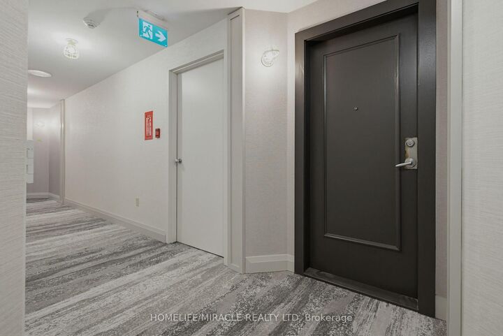 Photo de la propriété:  7250 Yonge Street Ph211  ON L4J 7X1 