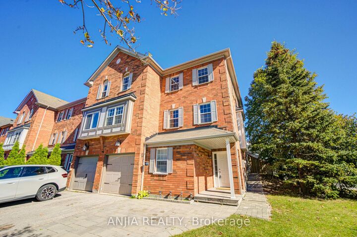 Property Photo:  7 Hawtin Lane  ON L4G 7L4 