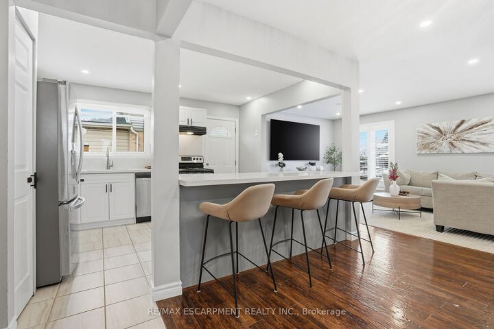 Property Photo:  95 Chilton Drive  ON L8J 1L8 