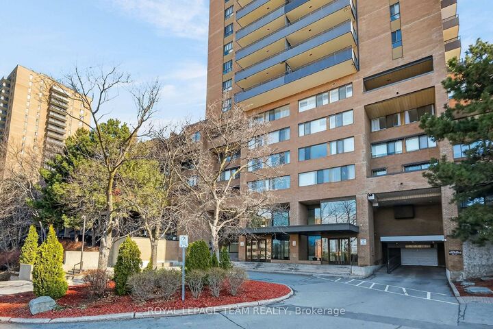 Property Photo:  515 St Laurent Boulevard 1809  ON K1K 3X5 