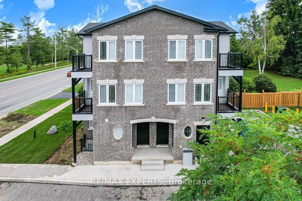 Property Photo: 426 Veterans Drive 4 ON L4N 9G9