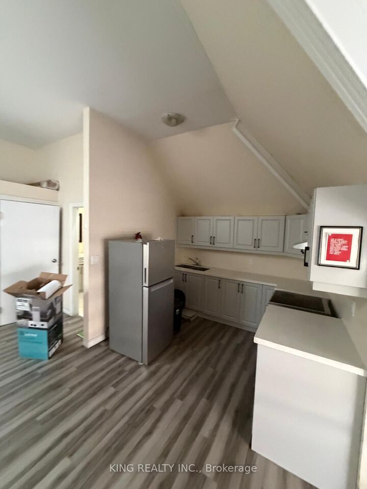 Property Photo:  544 Dundas Street E Upper  ON N6B 1W8 