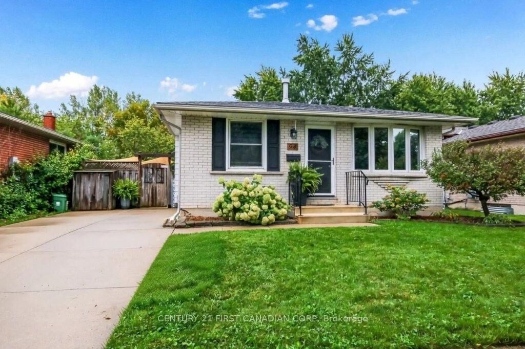 Property Photo:  94 Nicholas Crescent  ON N6E 2E9 