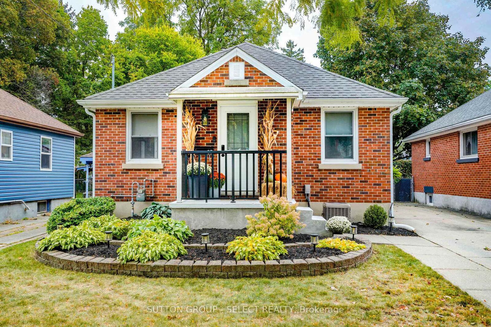 Property Photo:  83 Eastman Avenue  ON N5W 2M5 