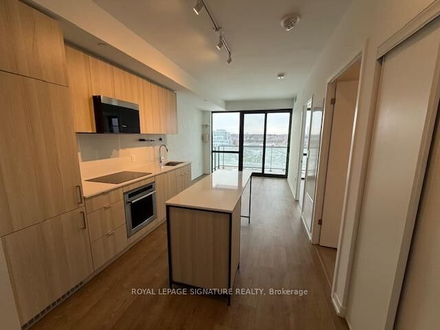 Property Photo:  251 Masonry Way 711  ON L5H 0B3 