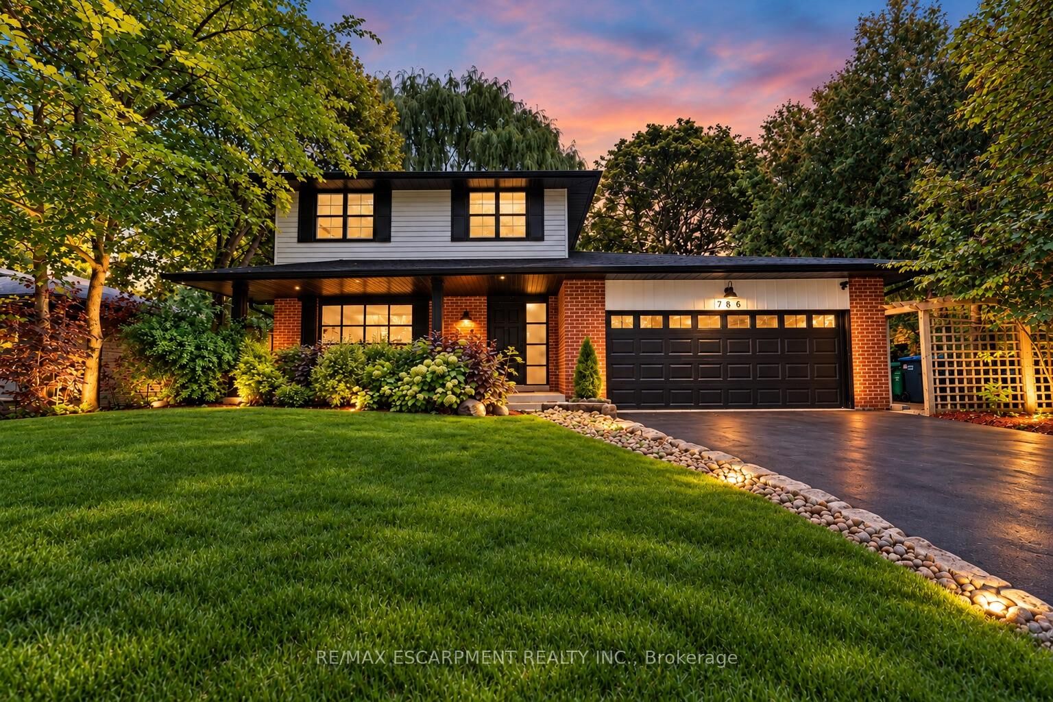 Property Photo:  786 Edistel Crescent  ON L5H 1T4 