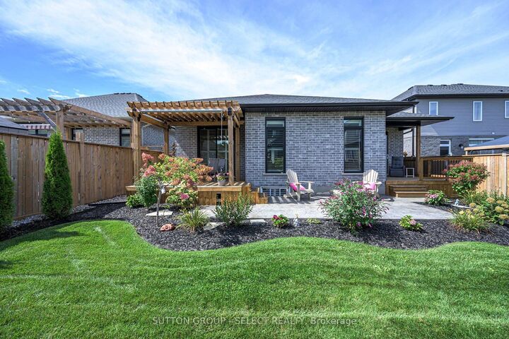 Property Photo: 38 Royal Dornoch Drive ON N5R 0K4