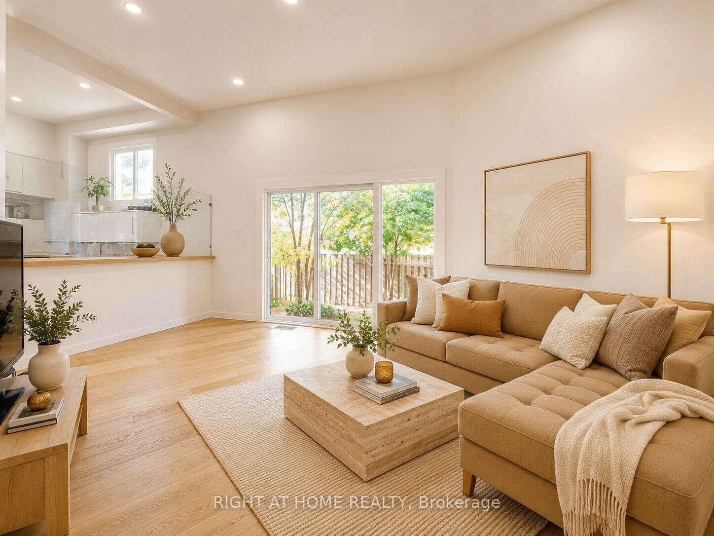 Property Photo:  400 Bloor Street 6  ON L5A 3M8 
