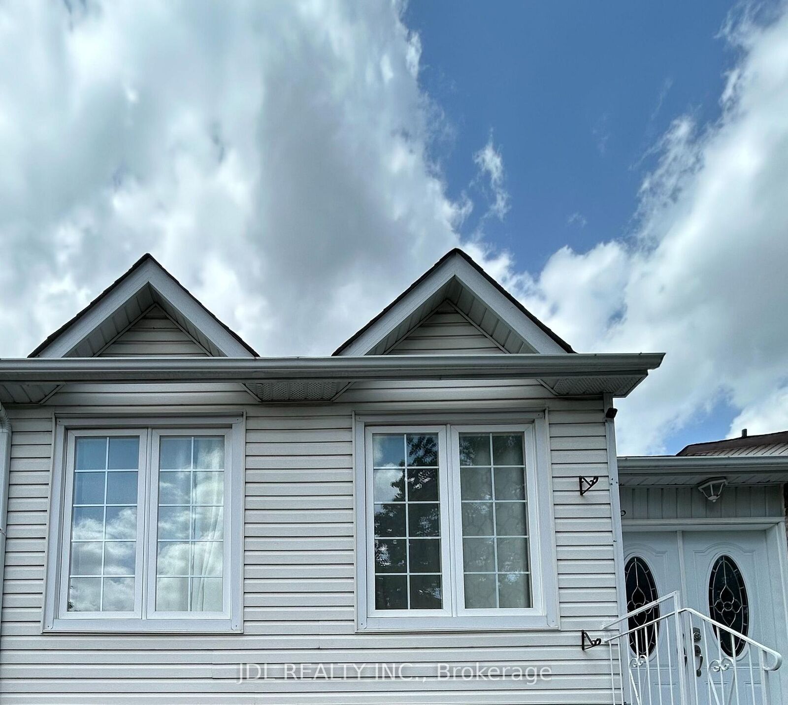 Property Photo:  44 Glencoyne Cres Crescent One Bedroom Unit Bsmt  ON M1W 2Z2 