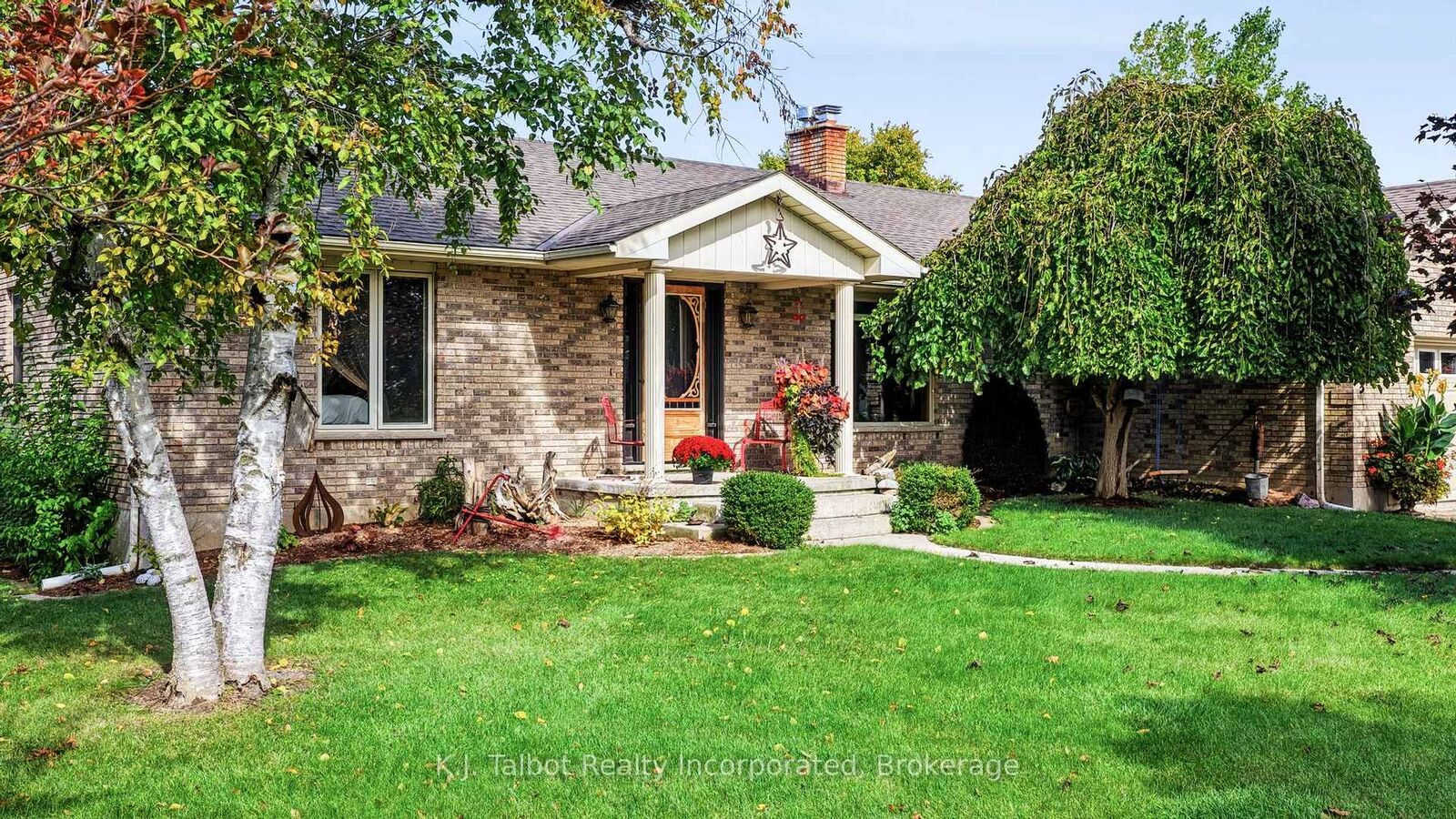 Property Photo:  33786 Crystal Springs Road, R. R. #1 Road  ON N0M 1G0 