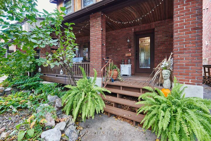 Property Photo:  7 Thornton Avenue  ON K1S 2R8 