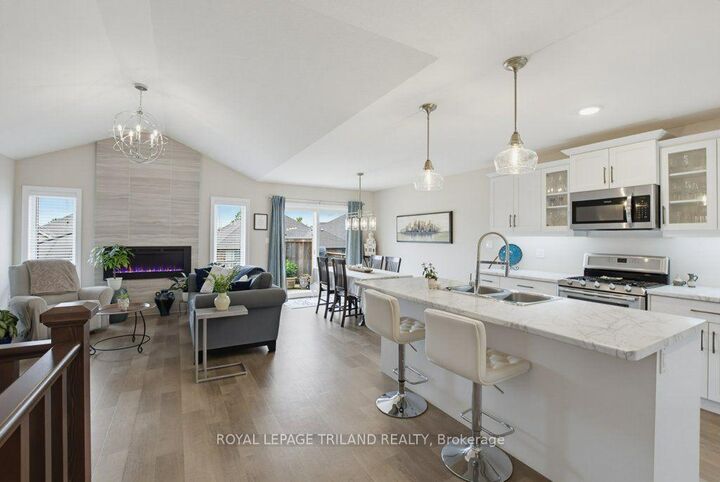 Property Photo:  226 Peach Tree Boulevard  ON N5R 0H3 